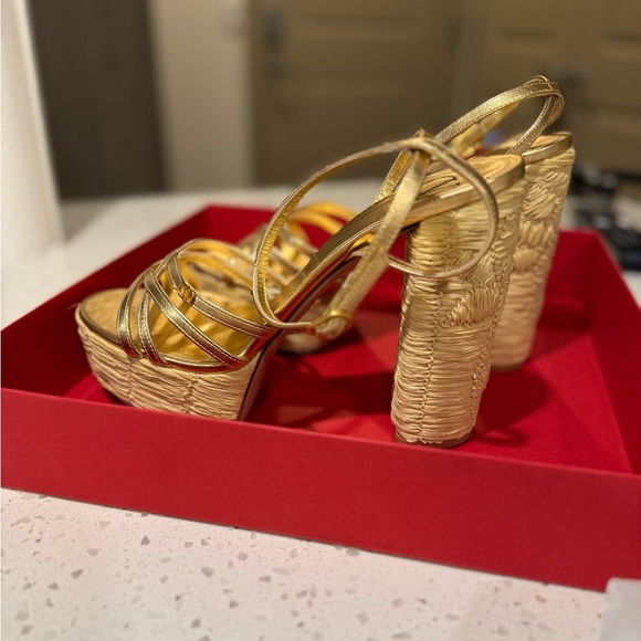 NWT - VALENTINO Garavani Flower Raffia Platform Gold Heels - Picture 9 of 13